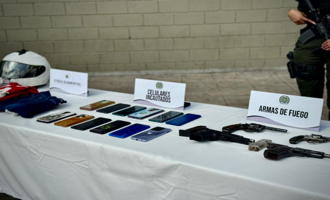 Cuatro armas de fuego, explosivos, celulares, munición, estupefacientes y panfletos extorsivos incautados