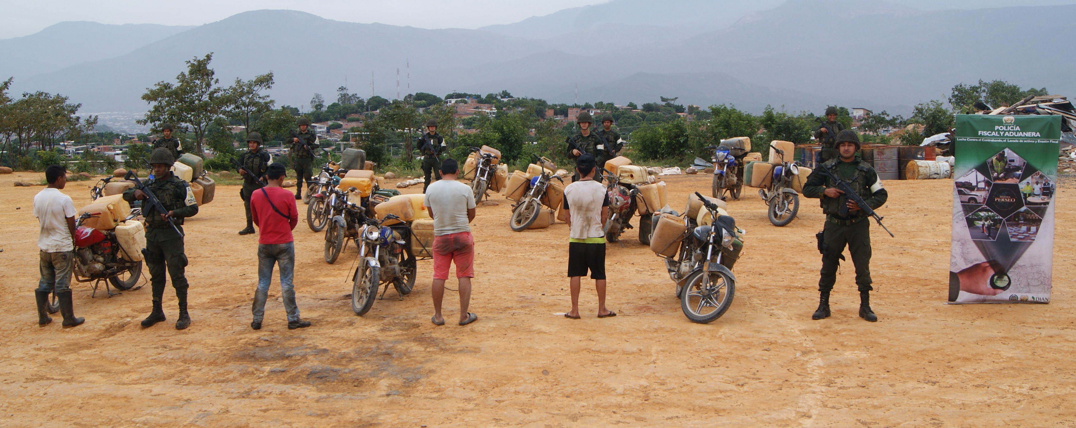 En-zona-rural-del-Municipio-de-El-Zulia-fueron-Capturadas-5-personas-aprehendidas-14-motocicletas-con-800-galones-de-combustible-de-contrabando 