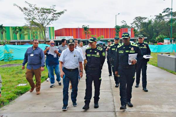 Policías en Compañía de Entidades Gubernamentales 