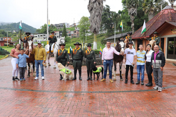 Dos semovientes equinos llamados “Nevado” y “San Diego” cumplieron su tiempo de servicio en la institución Dos semovientes equinos llamados “nevado” y “san diego” cumplieron su tiempo de servicio en la institución