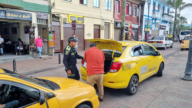 Invitamos a celebrar esta tradicional noche en paz, tranquilidad y union Invitamos a celebrar esta tradicional noche en paz y tranquilidad y tolerancia