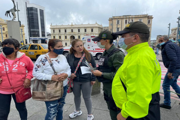 1.658 llamadas fueron recibidas en el (CAD) 1.658 llamadas fueron recibidas en el centro automático de despacho (CAD)