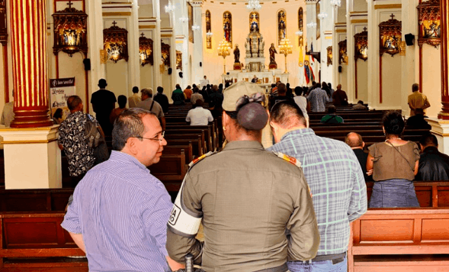 foto de un policía en servicio plan semana santa.