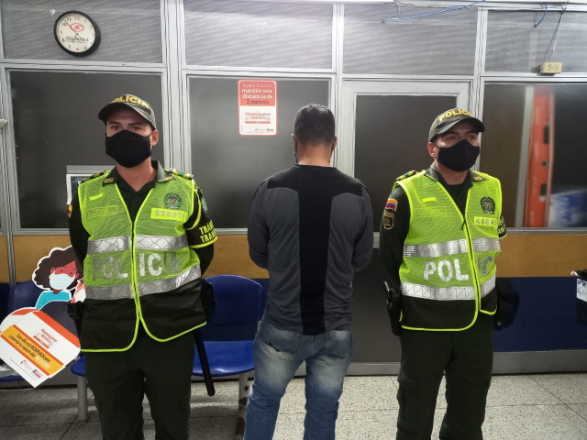 Se movilizaba con licencia de conducción suspendida Capturado por fraude a resolución judicial