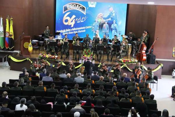 ceremonia de graduación del curso de entrenamiento para la Detección de Sustancias Narcóticas con canino personal invitado, personal que labora en la Unidad resaltando su aporte significativo a la especialidad