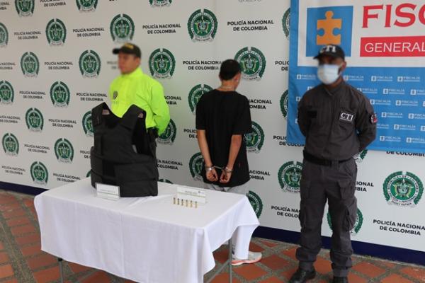 A este hombre le fueron incautados un chaleco antibalas y munición  