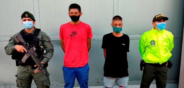 Las-personas-hoy-capturadas-se-movilizaban-con-las-sustancias-al-interior-de-un-vehículo-de-servicio-público