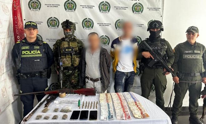 tres polic&iacute;as, un soldado, un arma de fuego, municiones varias, celulares, dinero y estupefacientes