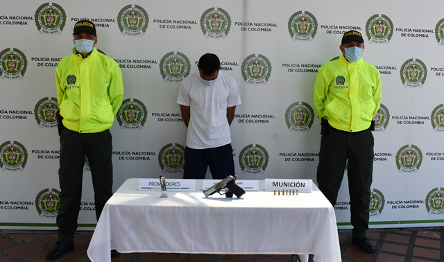 Fueron-incautadas-armas-de-fuego-cargadores-munición-y-una-motocicleta-en-los-procedimientos-realizados