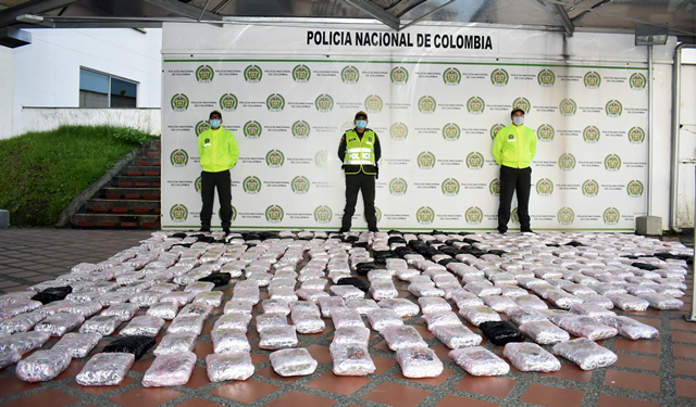 La-actividad-operacional-se-ejecutó-en-la-vereda-Filo-Bonito-distribuidos-en-427-paquetes-prensados