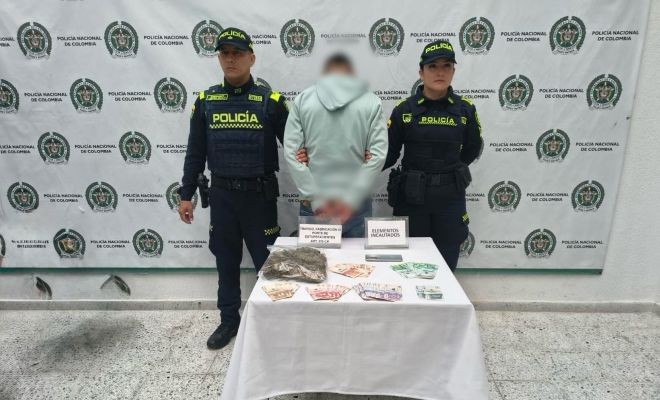 Una hombre capturado, dos polic&iacute;as captores, e incautacion de marihuana, dinero y un celular