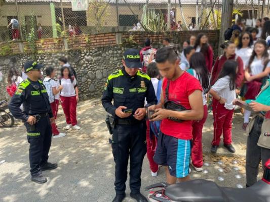 La Policía Metropolitana de Pereira, adelanta diferentes labores en los entornos escolares Las actividades se realizan de igual manera al interior de los establecimientos educativos
