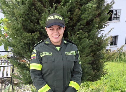 En la policía metropolitana de Pereira nos sentimos orgullosos de la mujer colombiana Patrullera Angélica María Salgado Atehortúa, para ella “Es Un Honor Ser Una Mujer Policía”