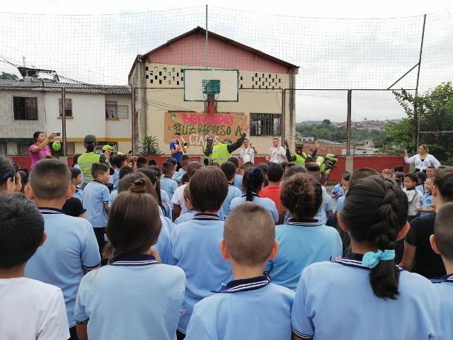 El-evento-se-llevó-a-cabo-en-la-institución-educativa-mundo-de-los-niños