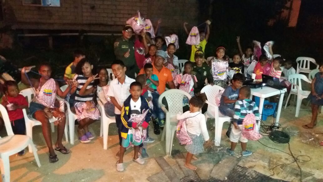 Sano esparcimiento para los niños sanandresanos por parte de la Policía Nacional
