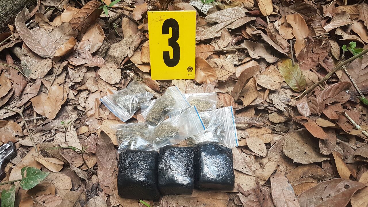 Policia Nacional trabajando de la mano con la comunidad gracias a la información de la comunidad se logró el hallazgo de armas de fuego y sustancias alucinógenas