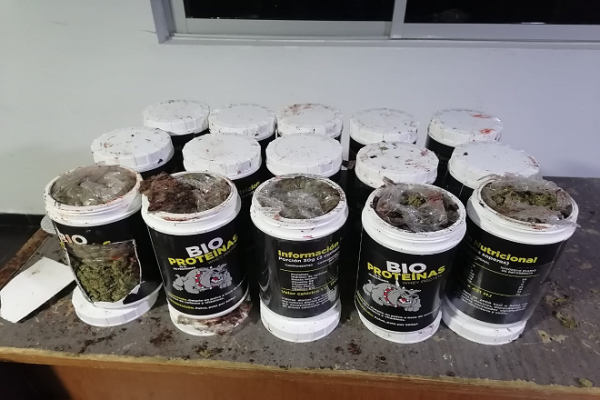 Fueron incautados 8 kilos de marihuana en un bus  Fueron incautados 8 kilos de marihuana en un bus de servicio público