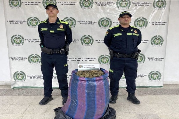 Dos Polic&iacute;as y incautaci&oacute;n de 25 kilos de marihuana
