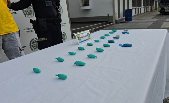 evidencia_de_incaute_marihuana encima de una mesa