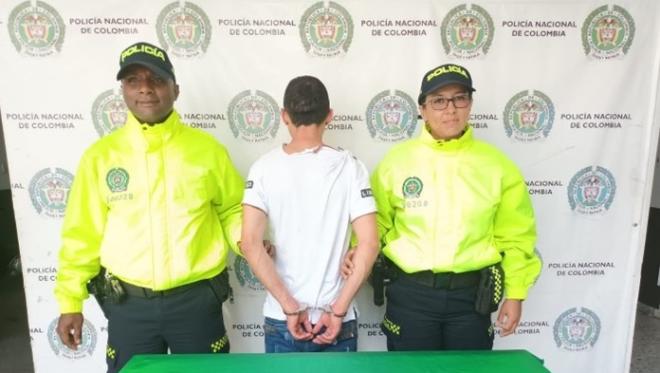 En Quimbaya capturamos a sujeto que lanzaba droga a la cárcel del Calarcá