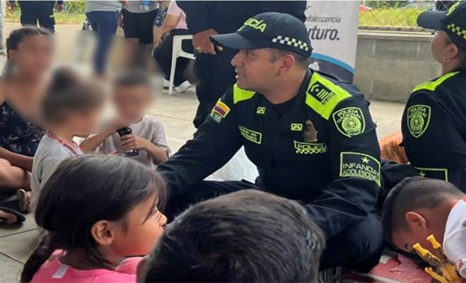 policia_contando_historias