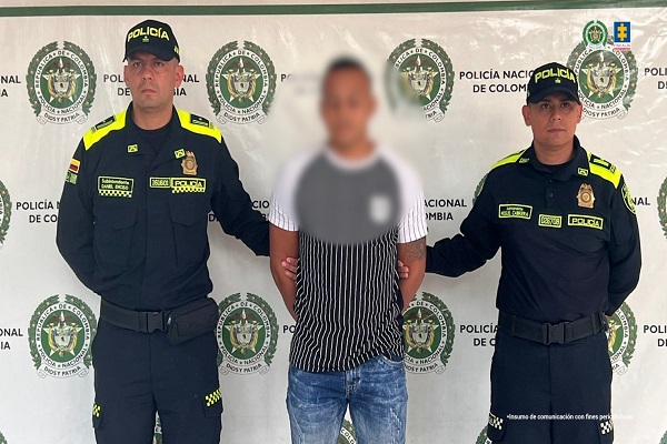 Dos policías y un hombre capturado señalado de abusar sexualmente e intentar asesinar a su compañera sentimental