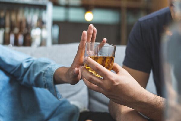 La mayor parte de las muertes relacionadas con el alcohol son consecuencia de violencia, accidentes y enfermedades cardiovasculares. 