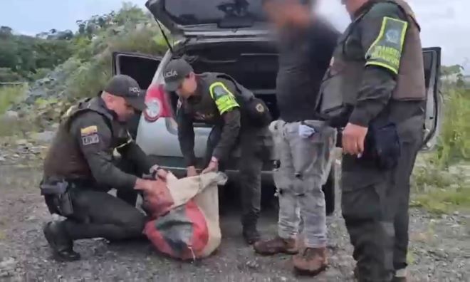 La polic&iacute;a nacional incauta armamento de guerra un hombre