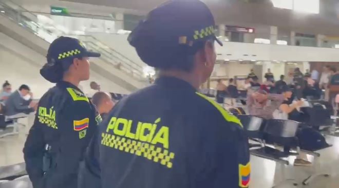 la polic&iacute;a realizando recorridos de seguridad a la ciudadan&iacute;a
