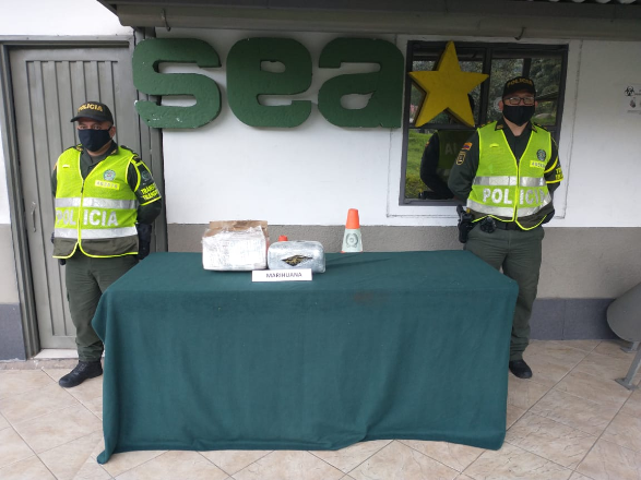 En la bodega de un vehículo de encomiendas incautamos 2 kilogramos de marihuana La sustancia avaluada en $1.846.666 provenía del valle del cauca