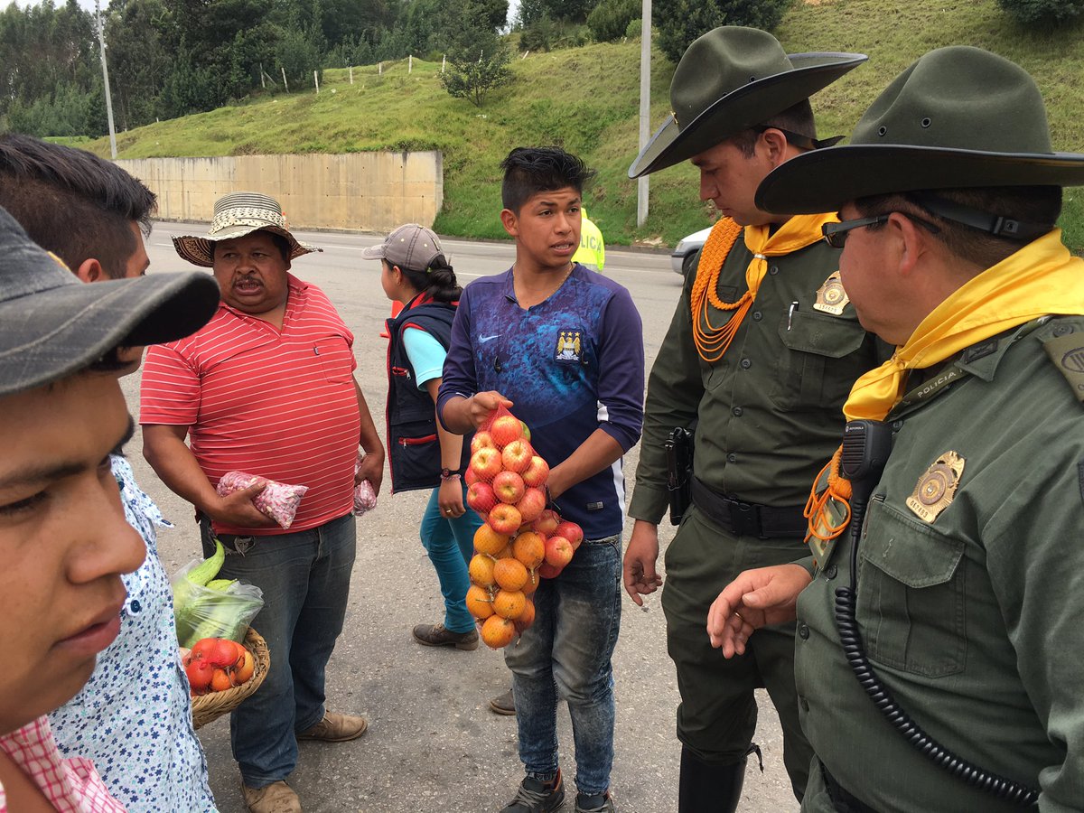 policia-realiza-mercado-vial