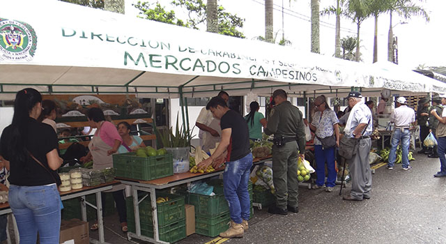 ‘Juntos con el campo’-en el Meta-la Policía Nacional-realizó el sexto “mercado campesino” 