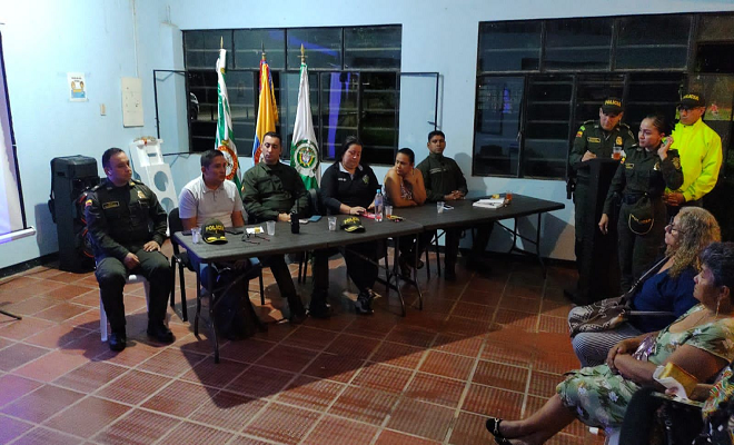 Mesa principal de la reunión.