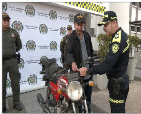 La motocicleta está avaluada en $3.500.000. La motocicleta está avaluada en $3.500.000.