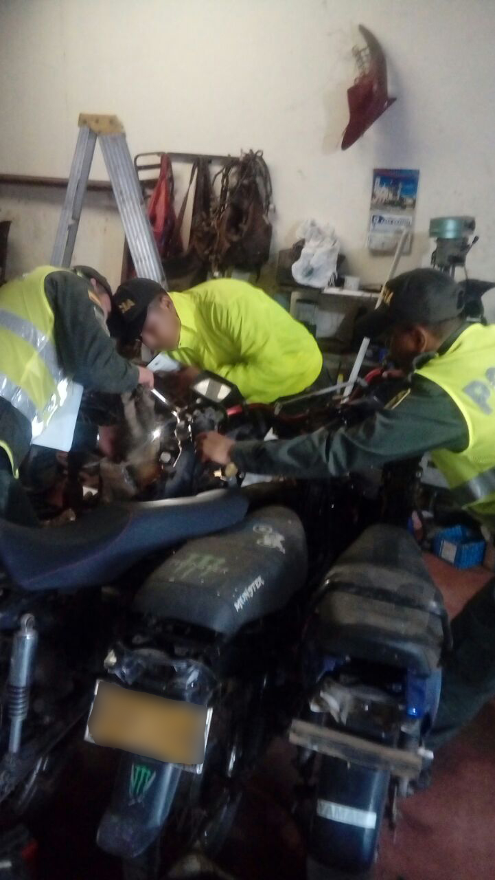 Operación cazador permitió la recuperación de seis motocicletas hurtadas en el Guaviare Mediante varias horas de registro y control Policía Nacional recupera cuatro motos y dos motores hurtados