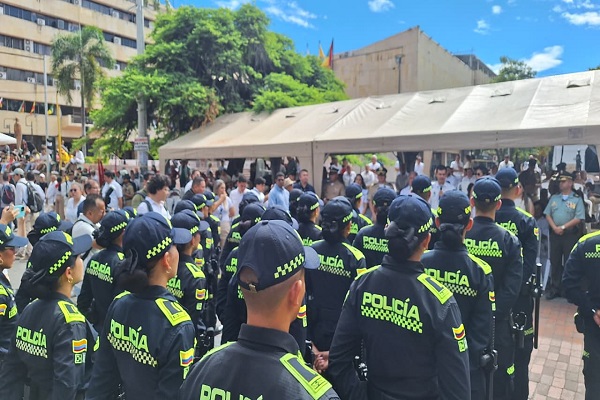 Patrulleros de la Policía Nacional son presentados oficialmente a la ciudadanía durante los actos conmemorativos del aniversario de Neiva