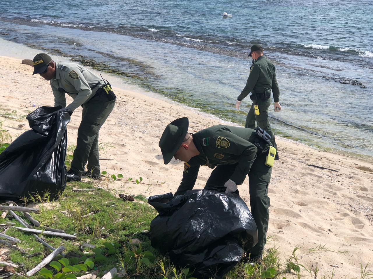 Adelantamos jornada de limpieza  a las playas de Sound Bay