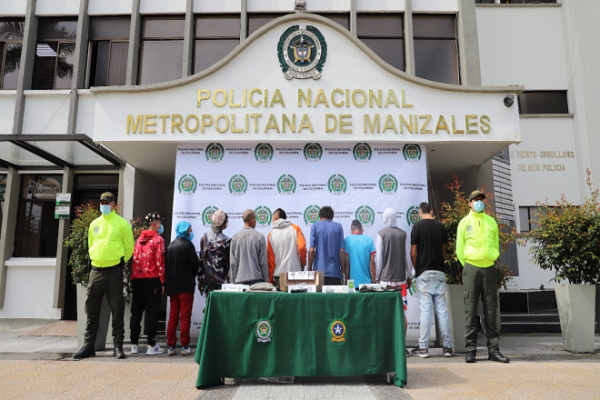 Operación San Marcos  9 capturados por tráfico, fabricación o porte de estupefacientes  Personas capturadas-policías custodiando