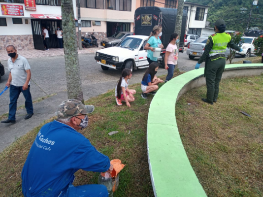 Auxiliares de Policía llegan a cada parque de la ciudad, con su toque femenino, delicado y entregando mucho amor. Estamos comprometidos con la recuperación de parques en Manizales