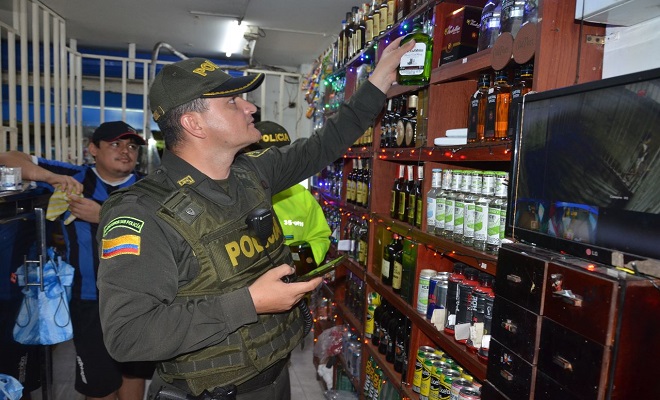 Policía Nacional realiza operativos contra el licor  adulterado y de contrabando en Barrancabermeja.