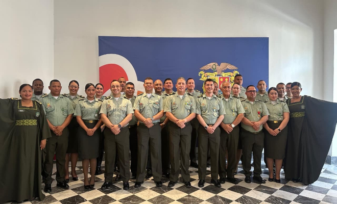 diferentes especialidades de la policía nacional reunidas con un mismo propósito