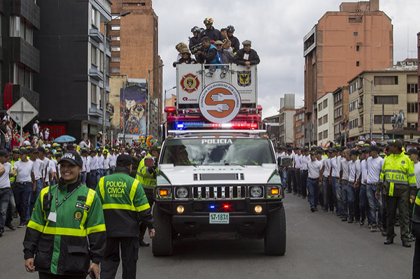  policia-colombia-caminata-solidaridad-2017