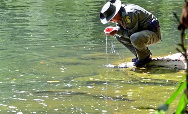 policia-colombia-cuidado-agua