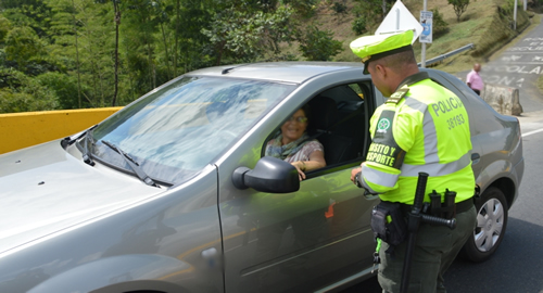 policia-colombia-recomendaciones-cuidado-automovil