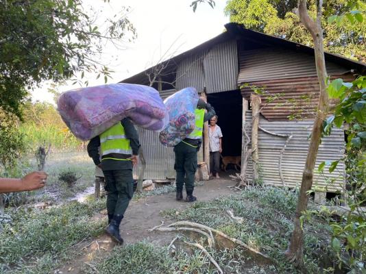 Policía-Nacional-y-organismos-de-socorro-atienden-la-emergencia-generada-por-la-ola-invernal-1