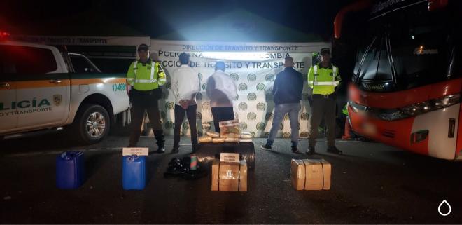 Policía en el Meta interceptó vehículo de servicio público que transportaba marihuana y ácido clorhídrico