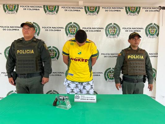 Policía nacional Captura en flagrancia a "lenyn" por el delito de porte ilegal de armas de fuego