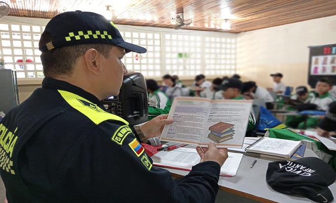 Policía Nacional, da inicio al programa cívico juvenil en la capital huilense Policía Nacional, da inicio al programa cívico juvenil en la capital huilense