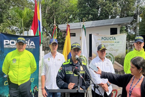 Polic&iacute;a nacional en rueda de prensa
