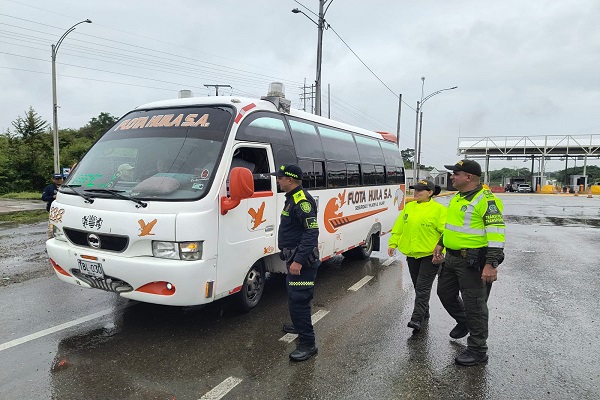 Tres Polic&iacute;as, conductor en bus publico